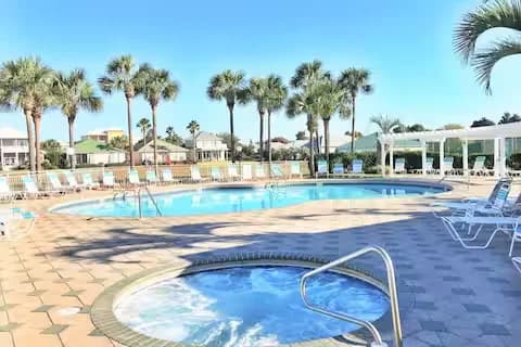 North Pool & Jacuzzi