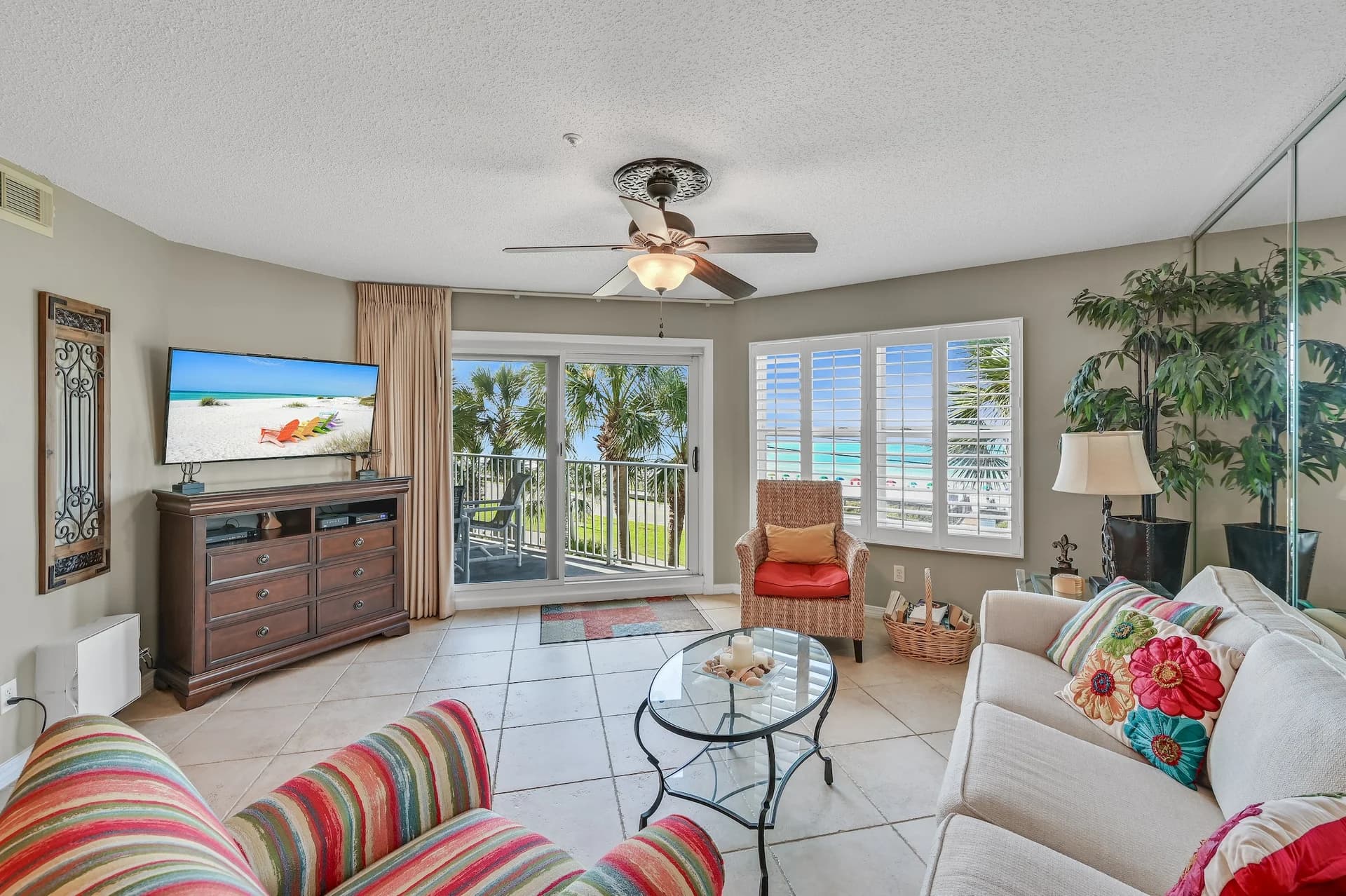 Beautiful, clean, updated condo with 2 bedrooms and 2 baths. Can't beat these views. Wake up to beautiful views of the beach and pool. Wonderful site for adults or families. Pet friendly. Free parking.